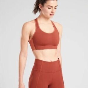 Athleta Hustle Bra in Supersonic